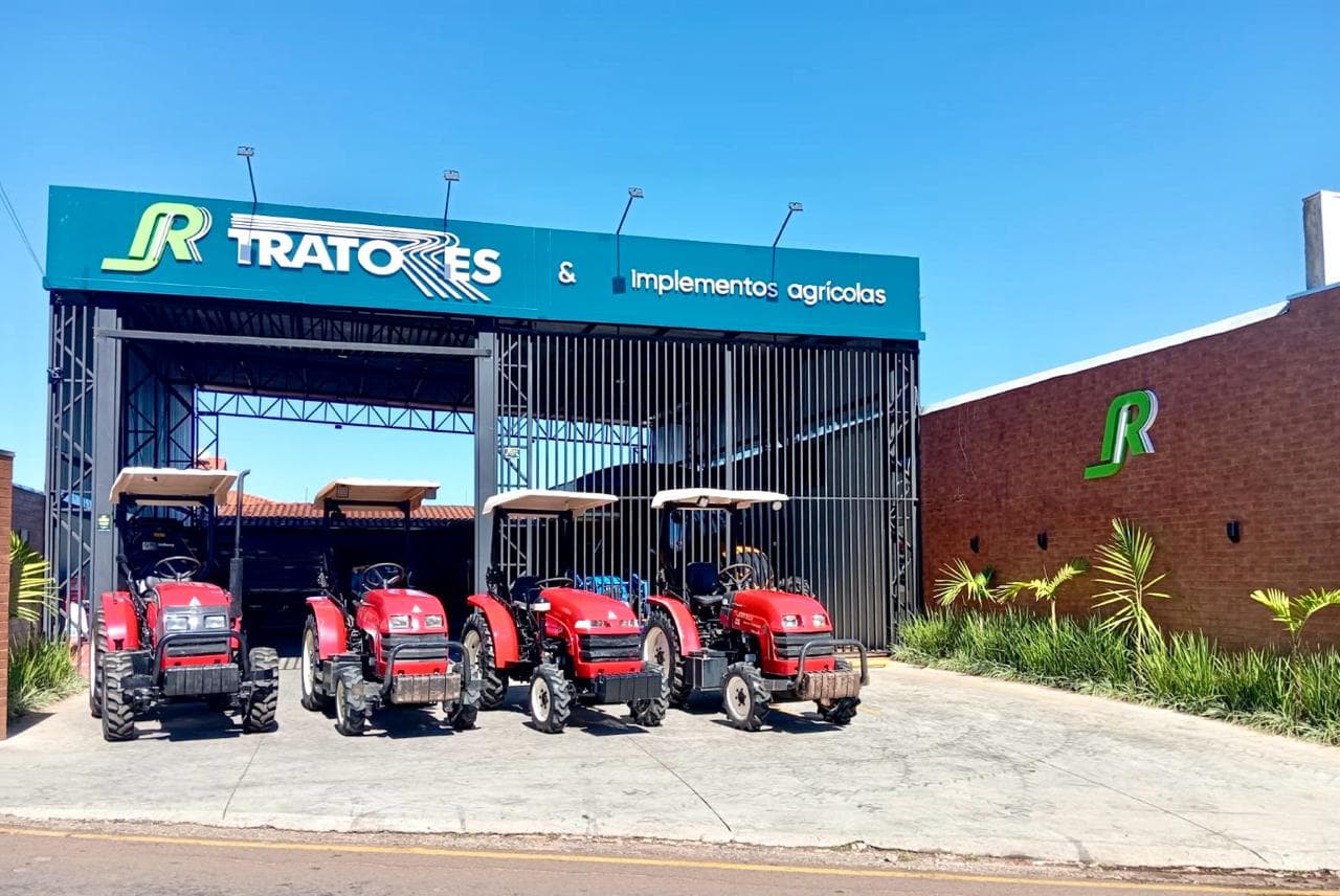 Primeira leva de tratores — o negócio começando