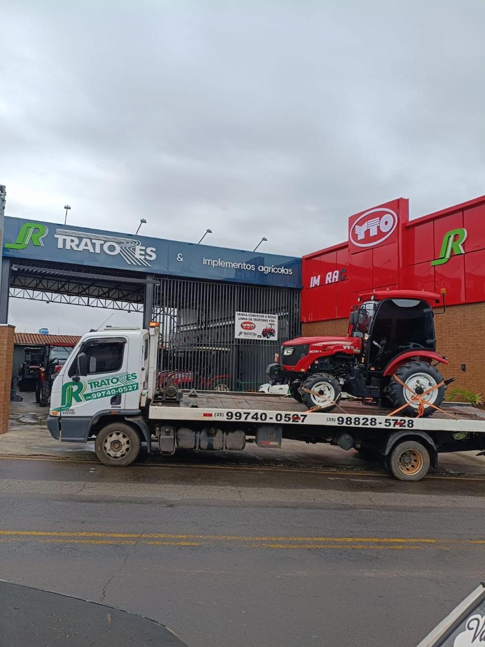 Entrega em operação — cada máquina chegando ao destino