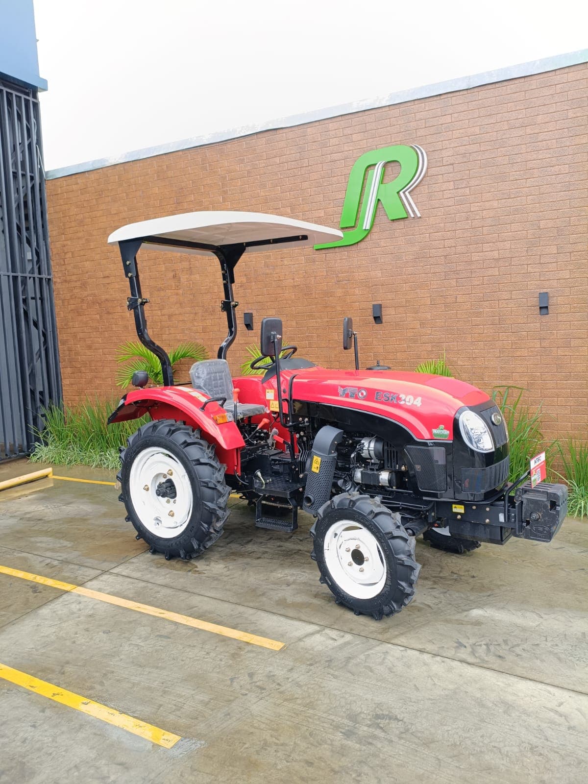 Trator YTO ESK 304
