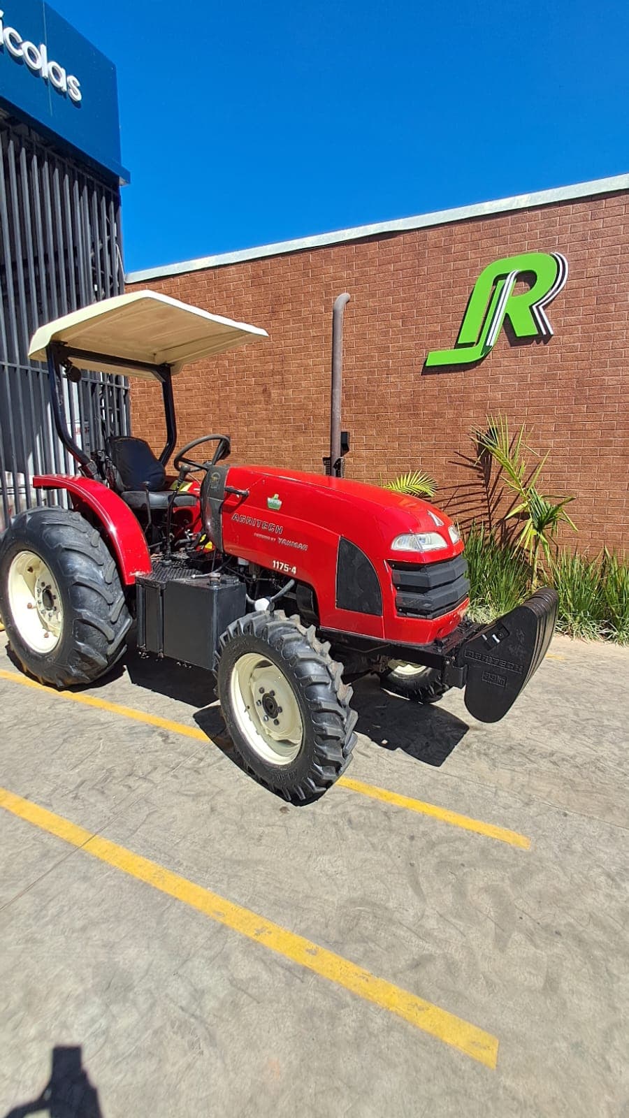 Trator Yanmar 1175 com reduçao