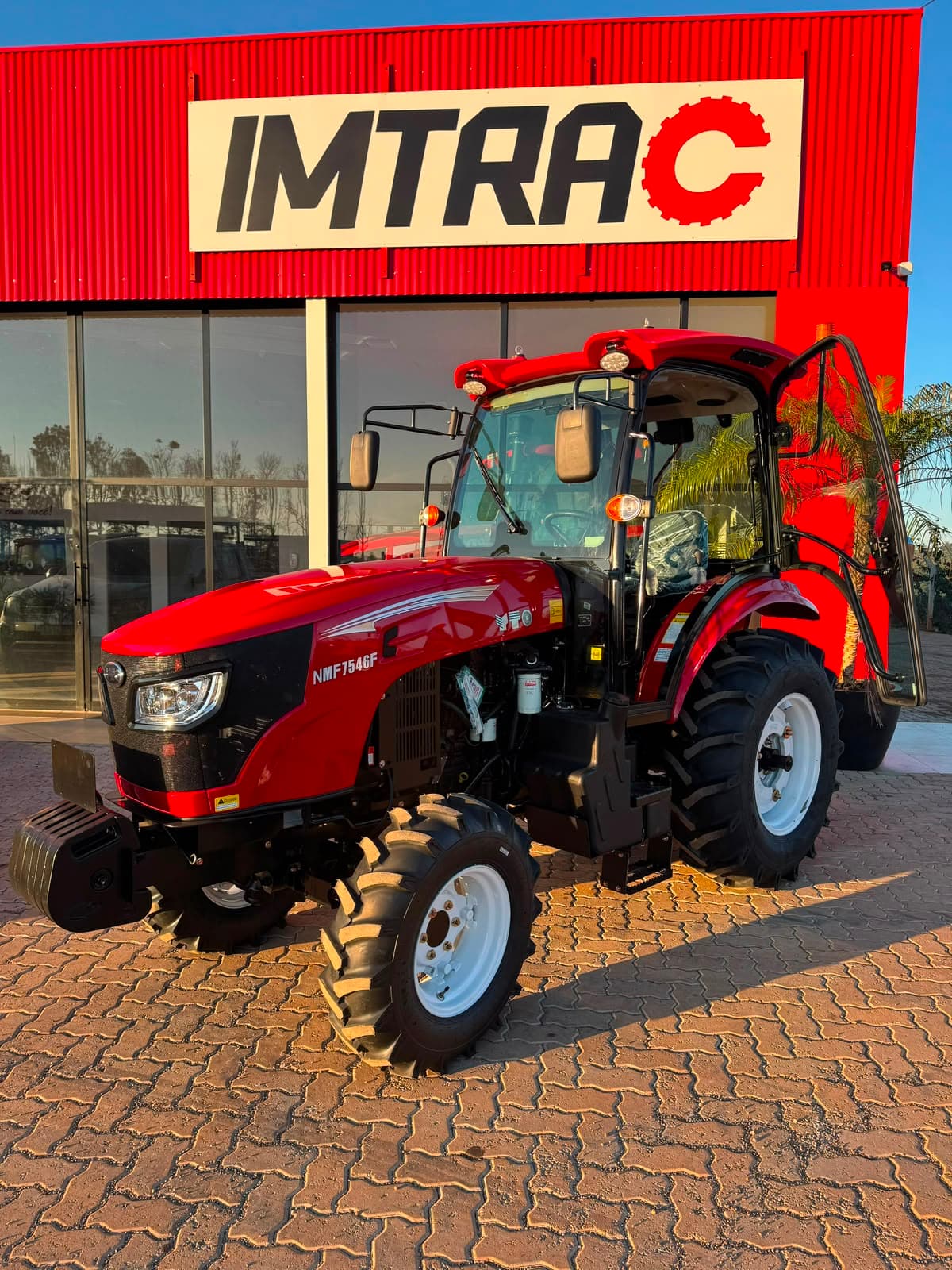 Trator YTO NMF7546F